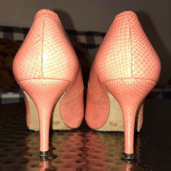 Vince Camuto coral peep toe pumps - Picture 6 of 8
